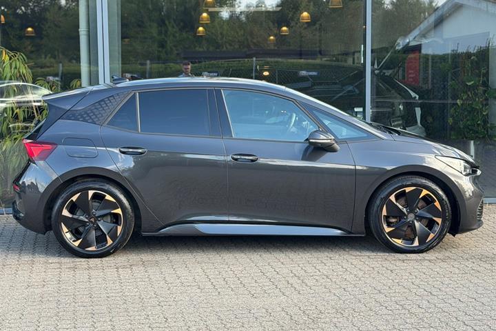 Grå Cupra Born fra 2024