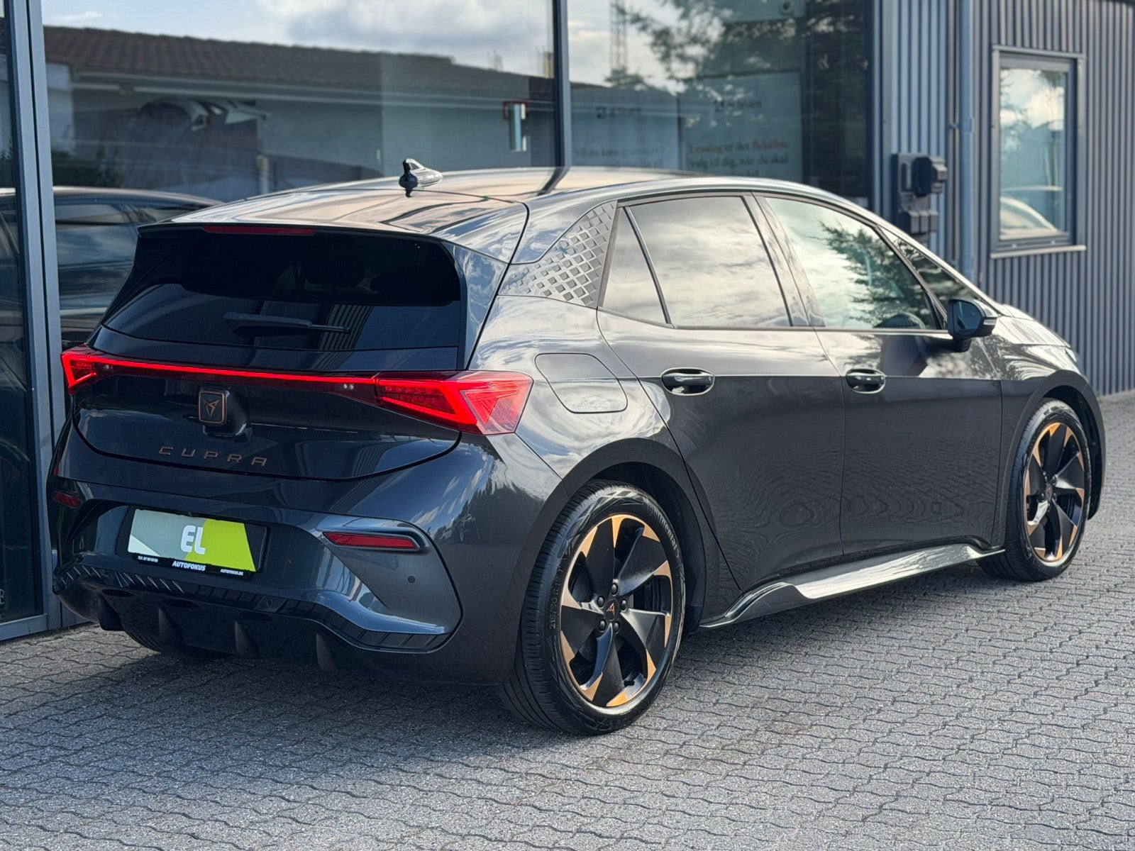 Grå Cupra Born fra 2024