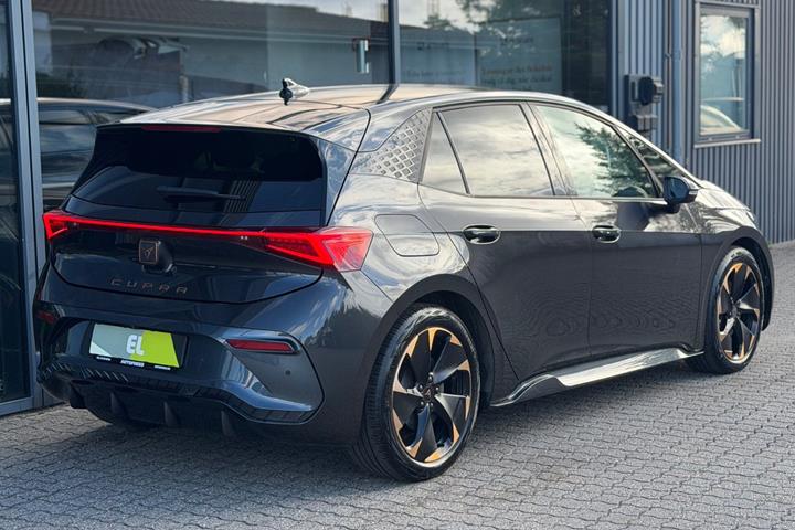 Grå Cupra Born fra 2024