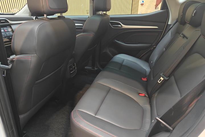 Hvid MG ZS fra 2024
