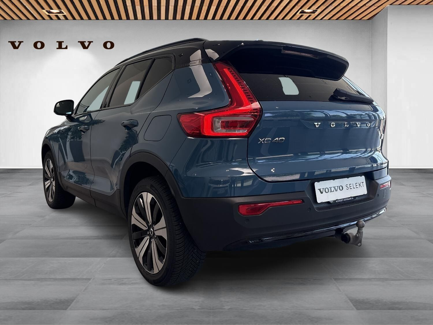 Blå Volvo XC40 fra 2023