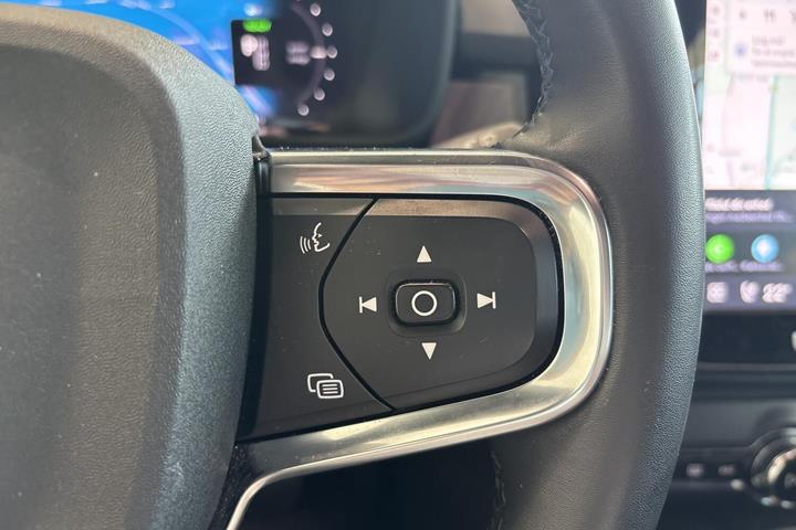 Blå Volvo XC40 fra 2023