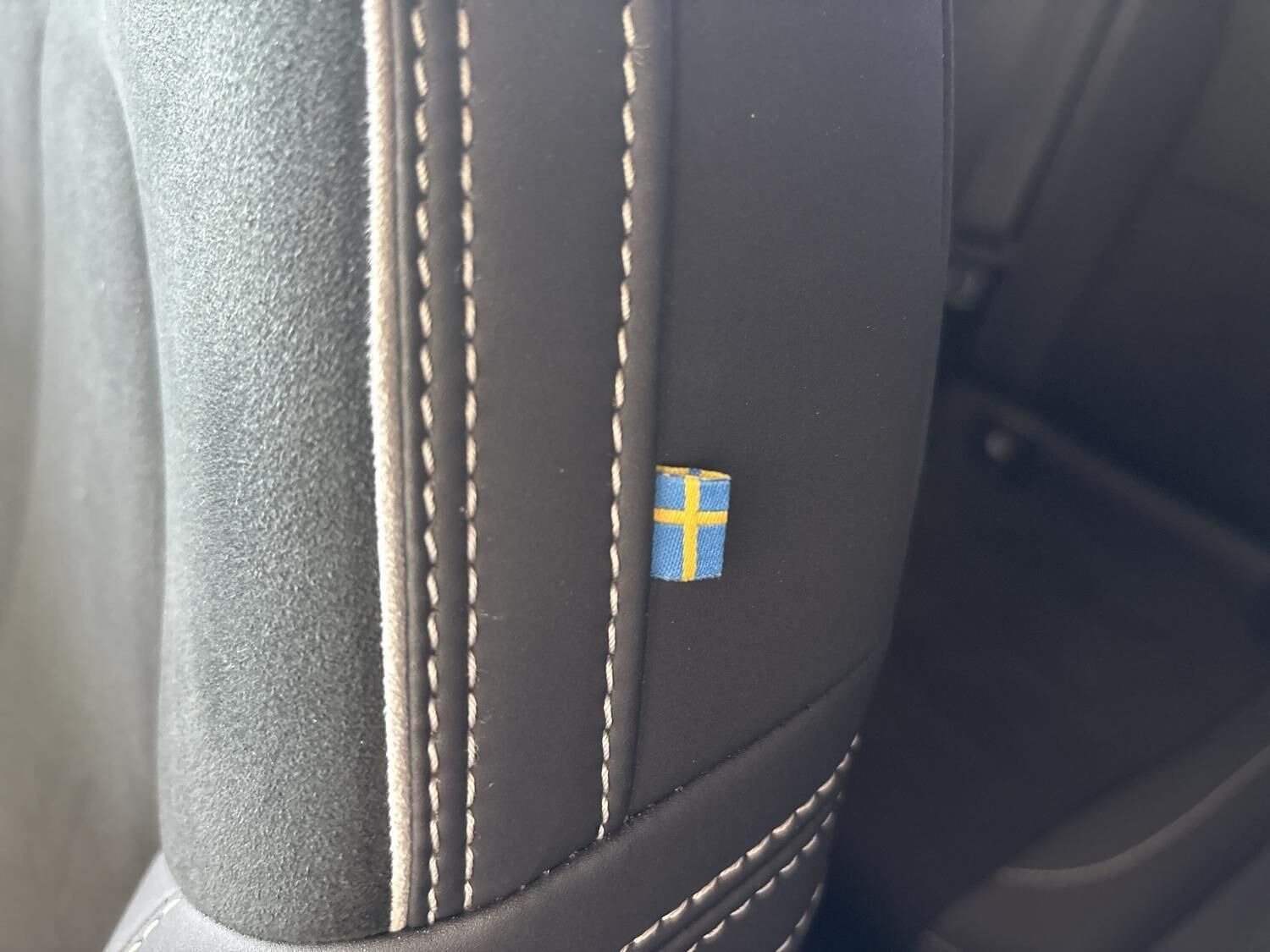 Blå Volvo XC40 fra 2023