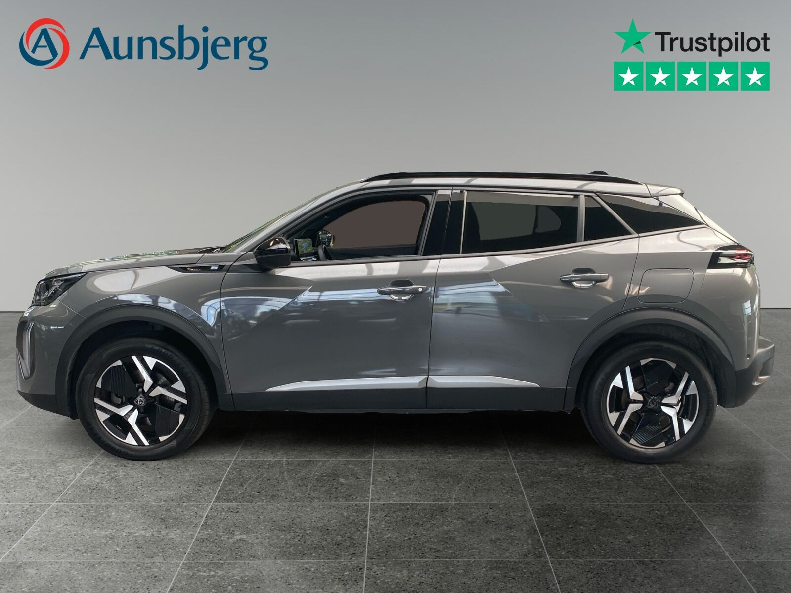 Grå Peugeot e-2008 fra 2025