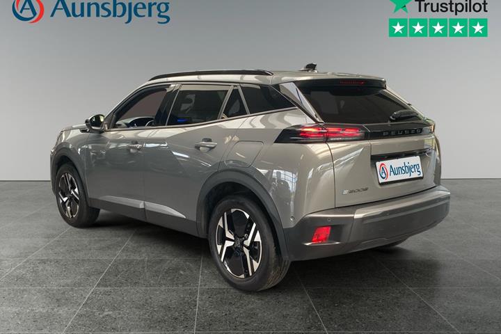 Grå Peugeot e-2008 fra 2025