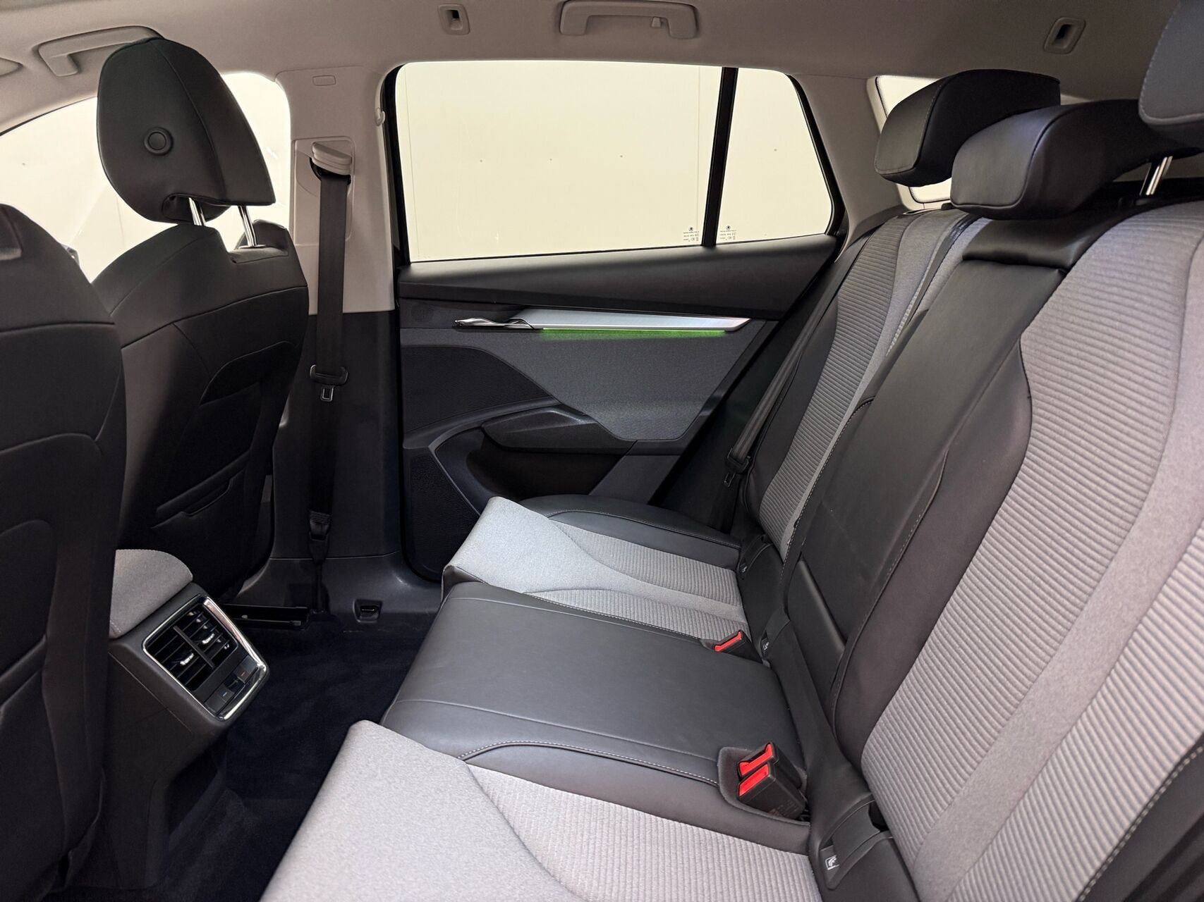 Sort Skoda Enyaq fra 2023