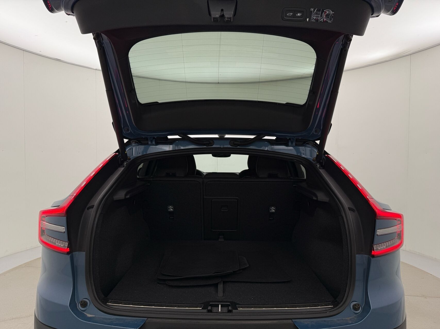 Blå Volvo C40 fra 2022