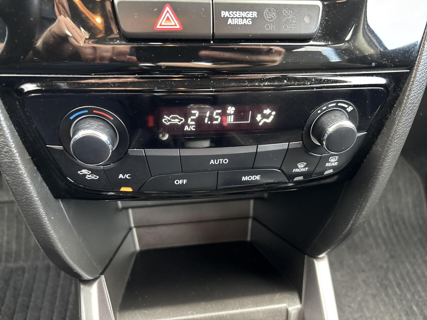 Grå Suzuki Vitara fra 2021