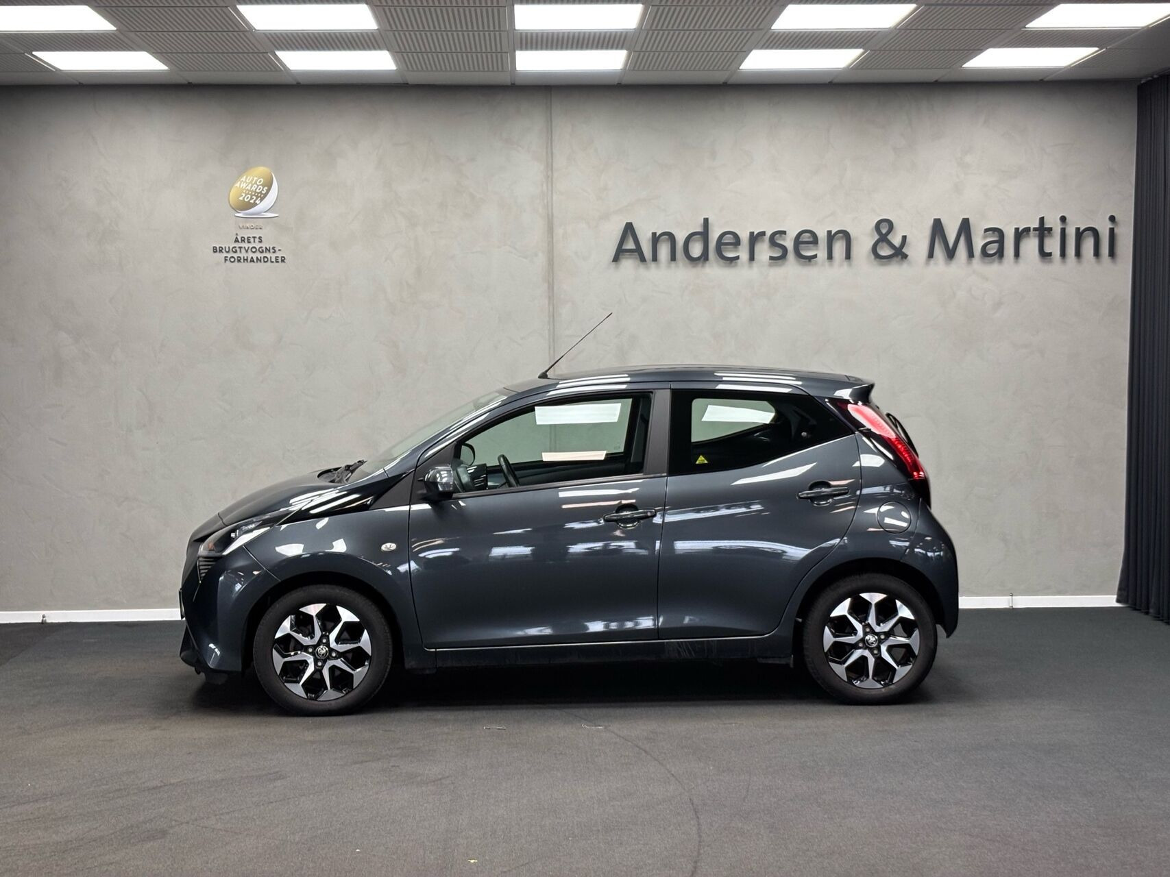 Grå Toyota Aygo fra 2019