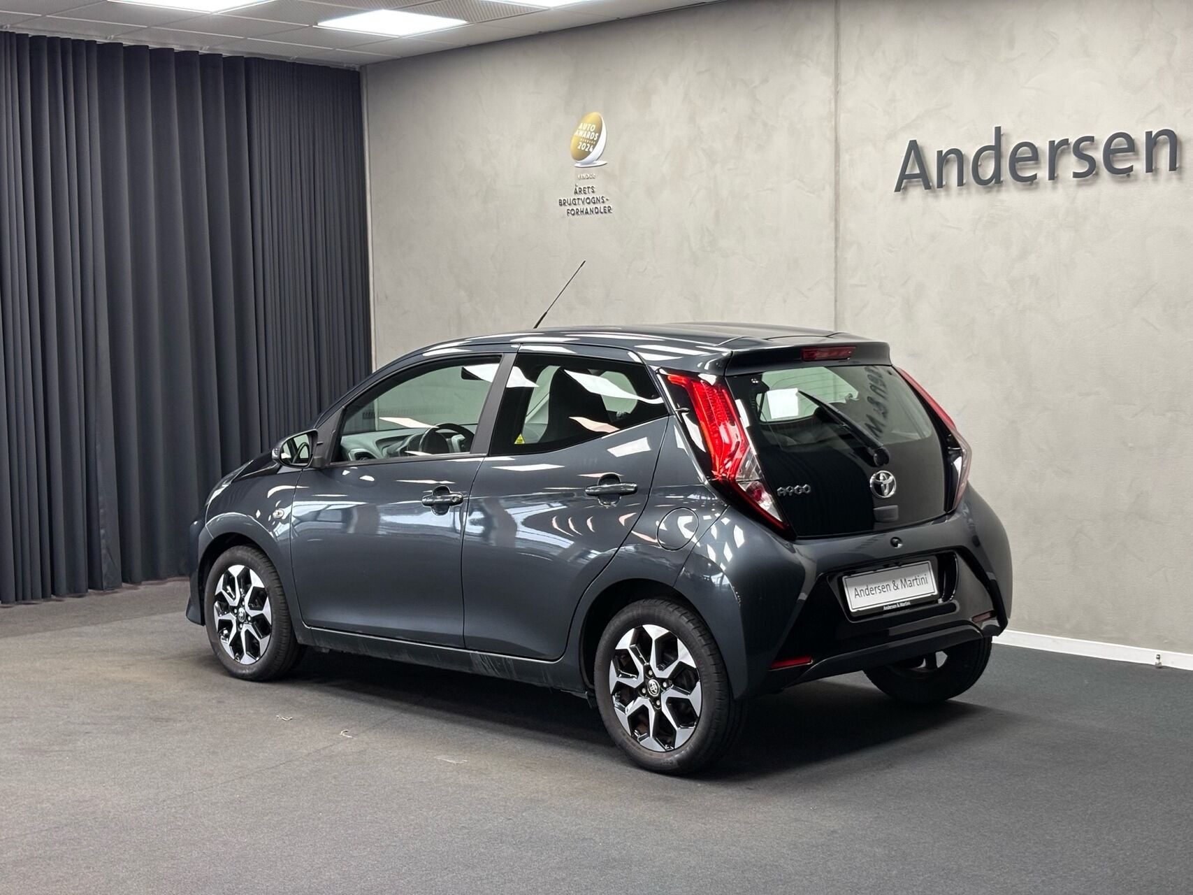 Grå Toyota Aygo fra 2019
