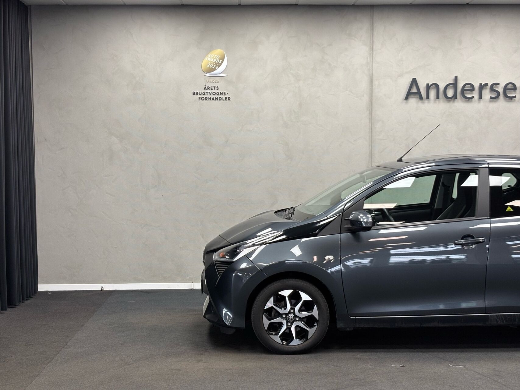 Grå Toyota Aygo fra 2019