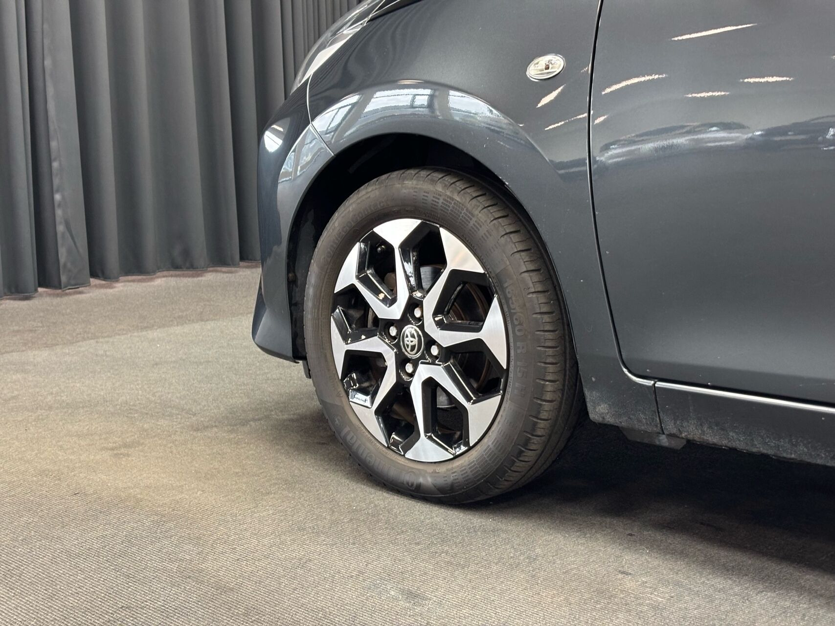 Grå Toyota Aygo fra 2019