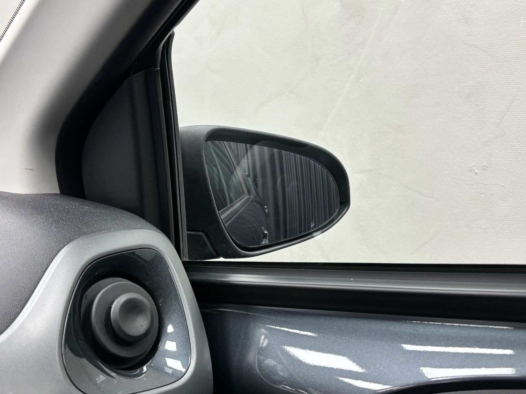 Grå Toyota Aygo fra 2019