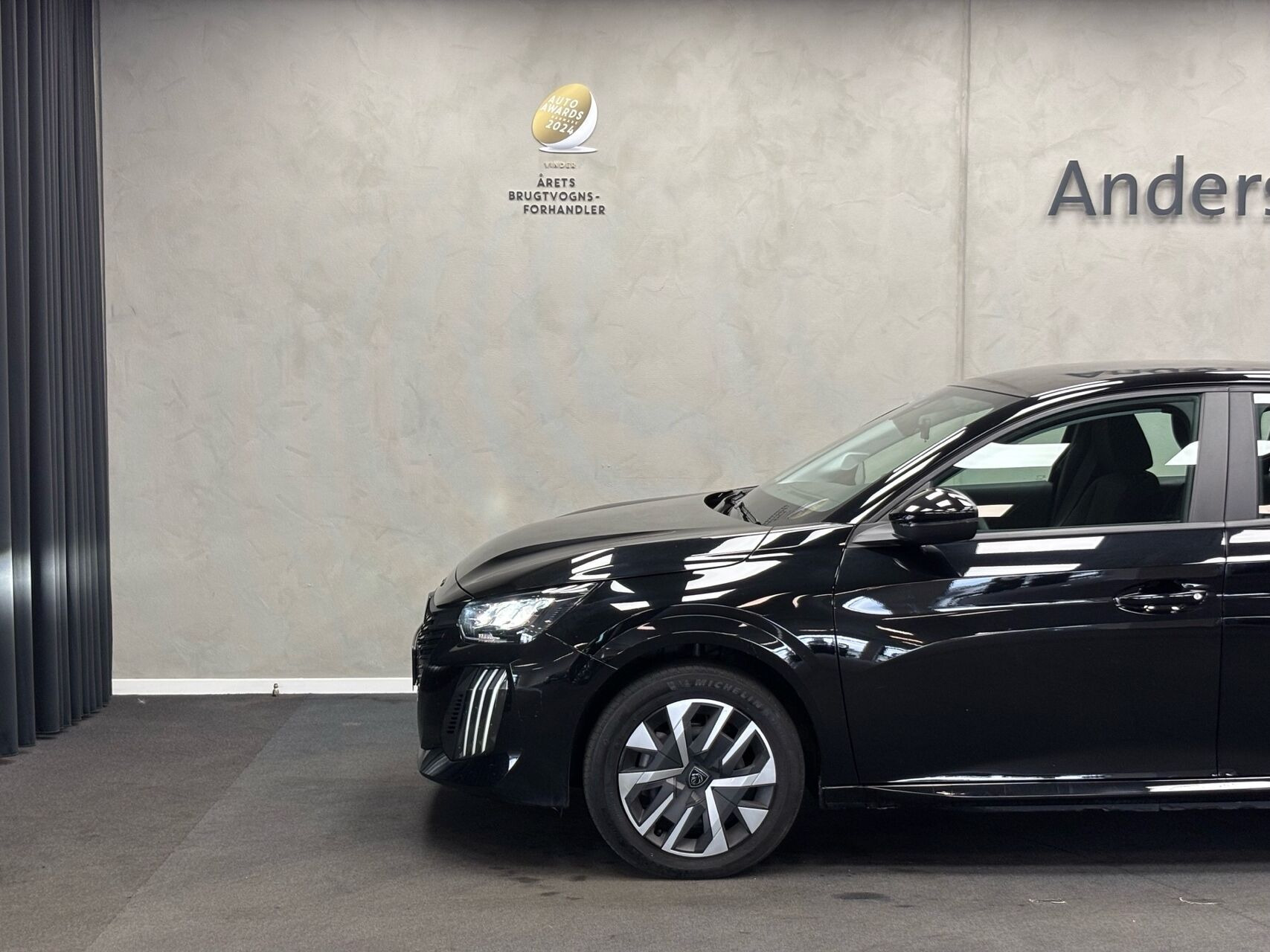 Sort Peugeot e-208 fra 2025