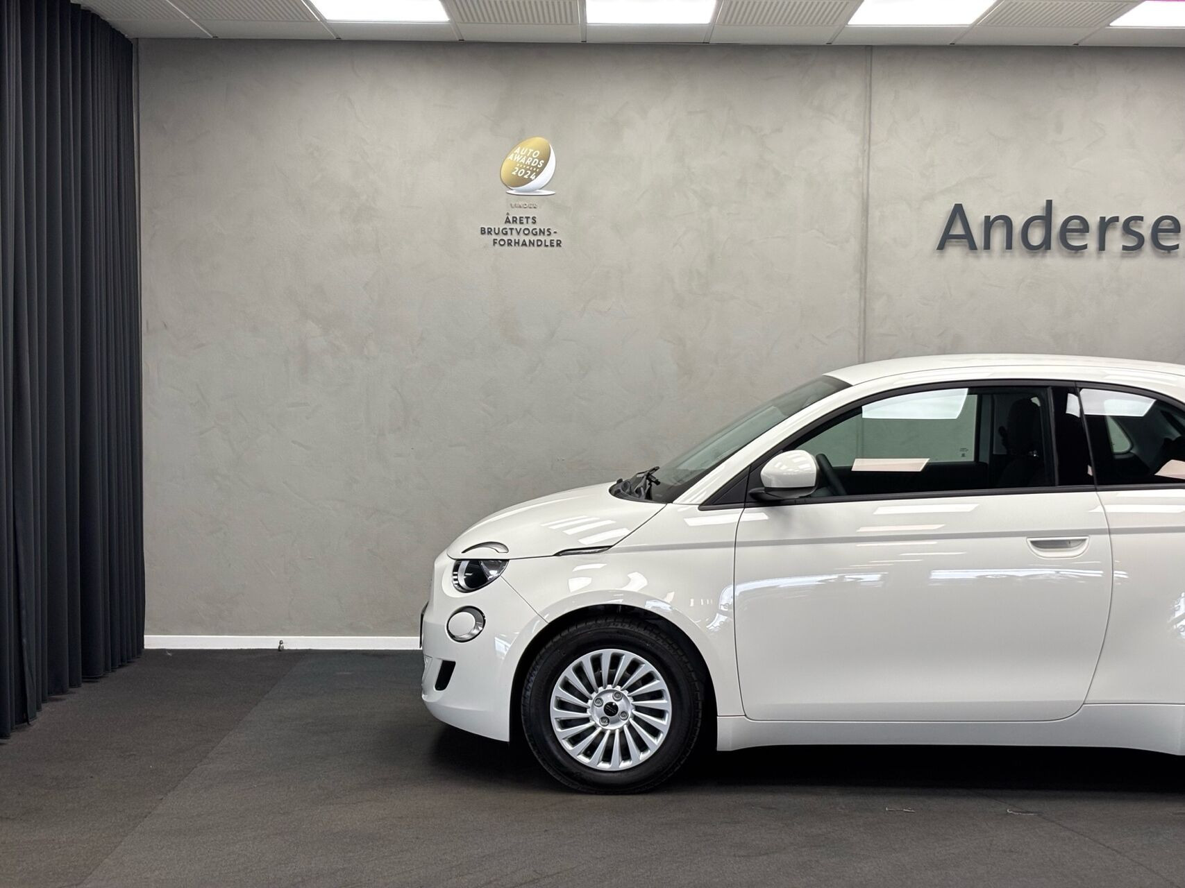 Hvid Fiat 500e fra 2023