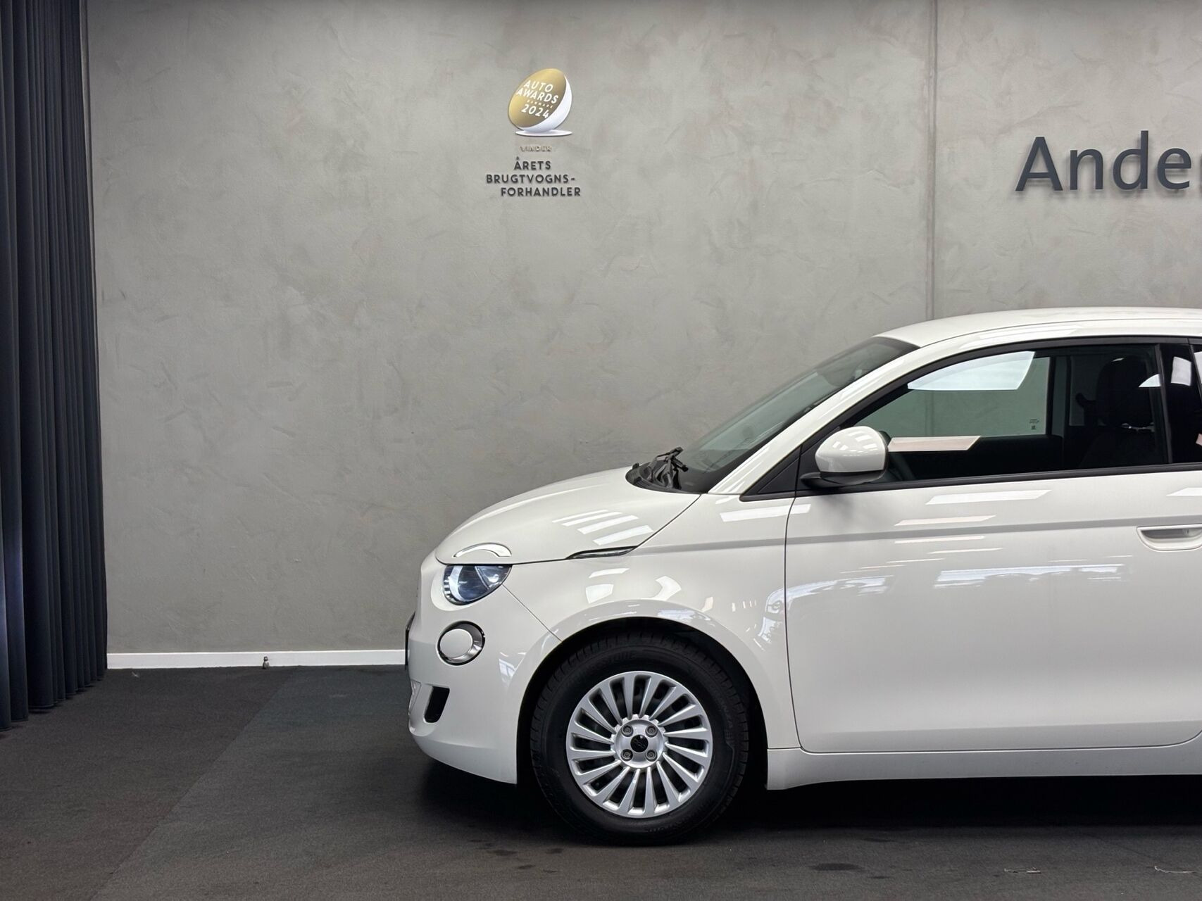 Hvid Fiat 500e fra 2023