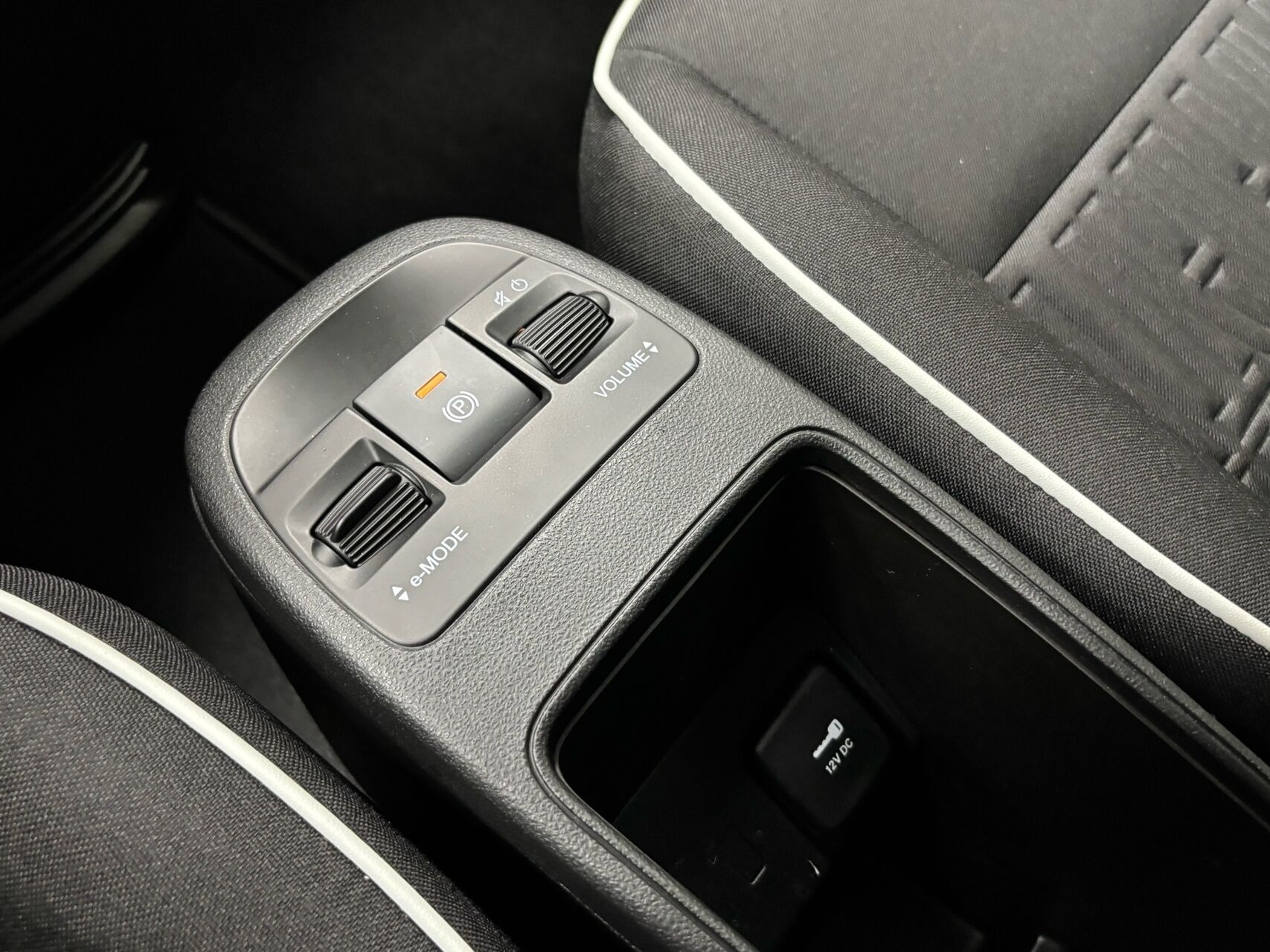 Hvid Fiat 500e fra 2023