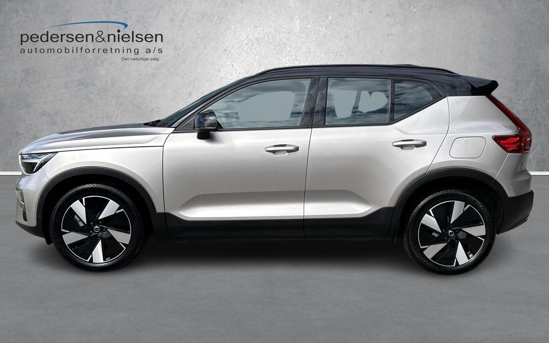 Sølv Volvo XC40 fra 2023