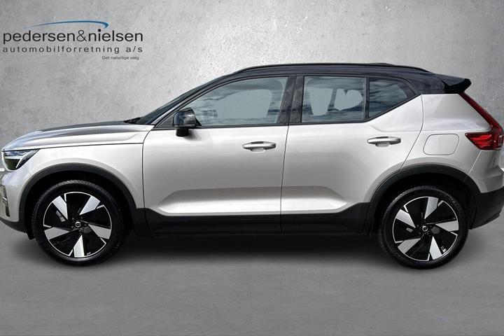 Sølv Volvo XC40 fra 2023