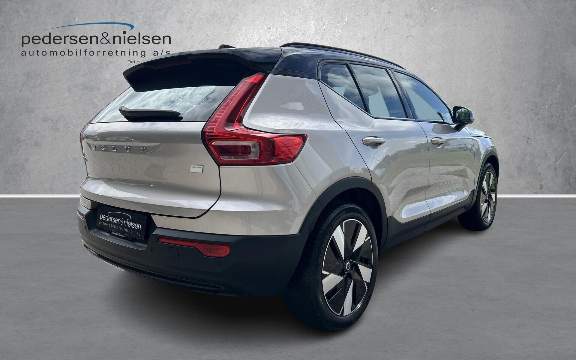 Sølv Volvo XC40 fra 2023