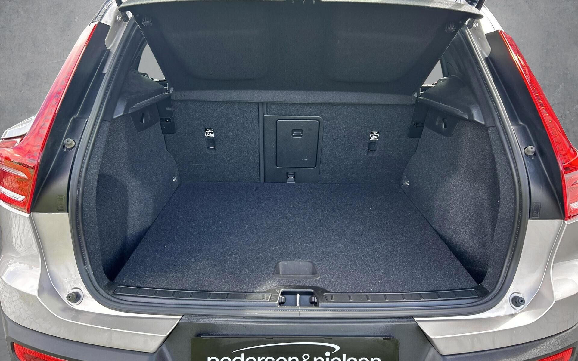 Sølv Volvo XC40 fra 2023
