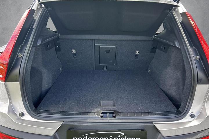 Sølv Volvo XC40 fra 2023