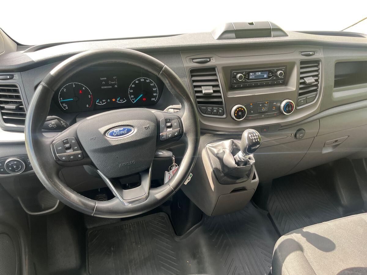 Hvid Ford Transit Custom fra 2023