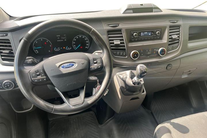 Hvid Ford Transit Custom fra 2023