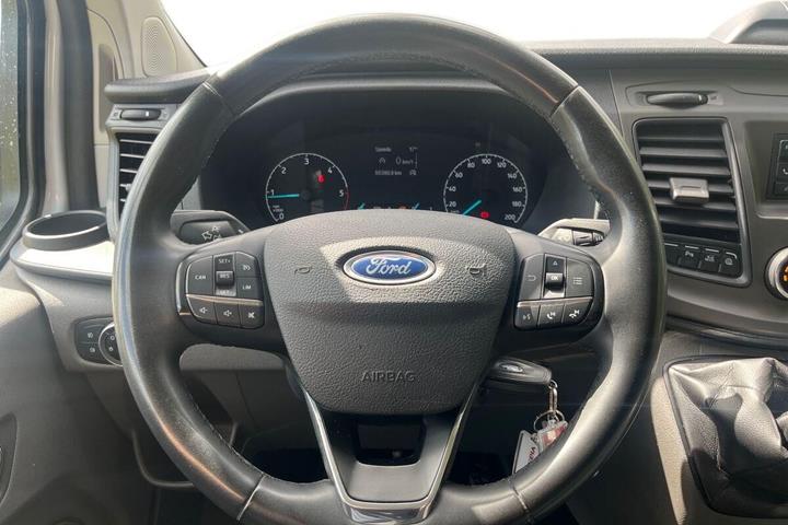 Hvid Ford Transit Custom fra 2023