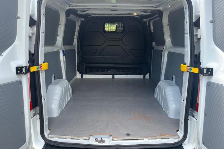 Hvid Ford Transit Custom fra 2023