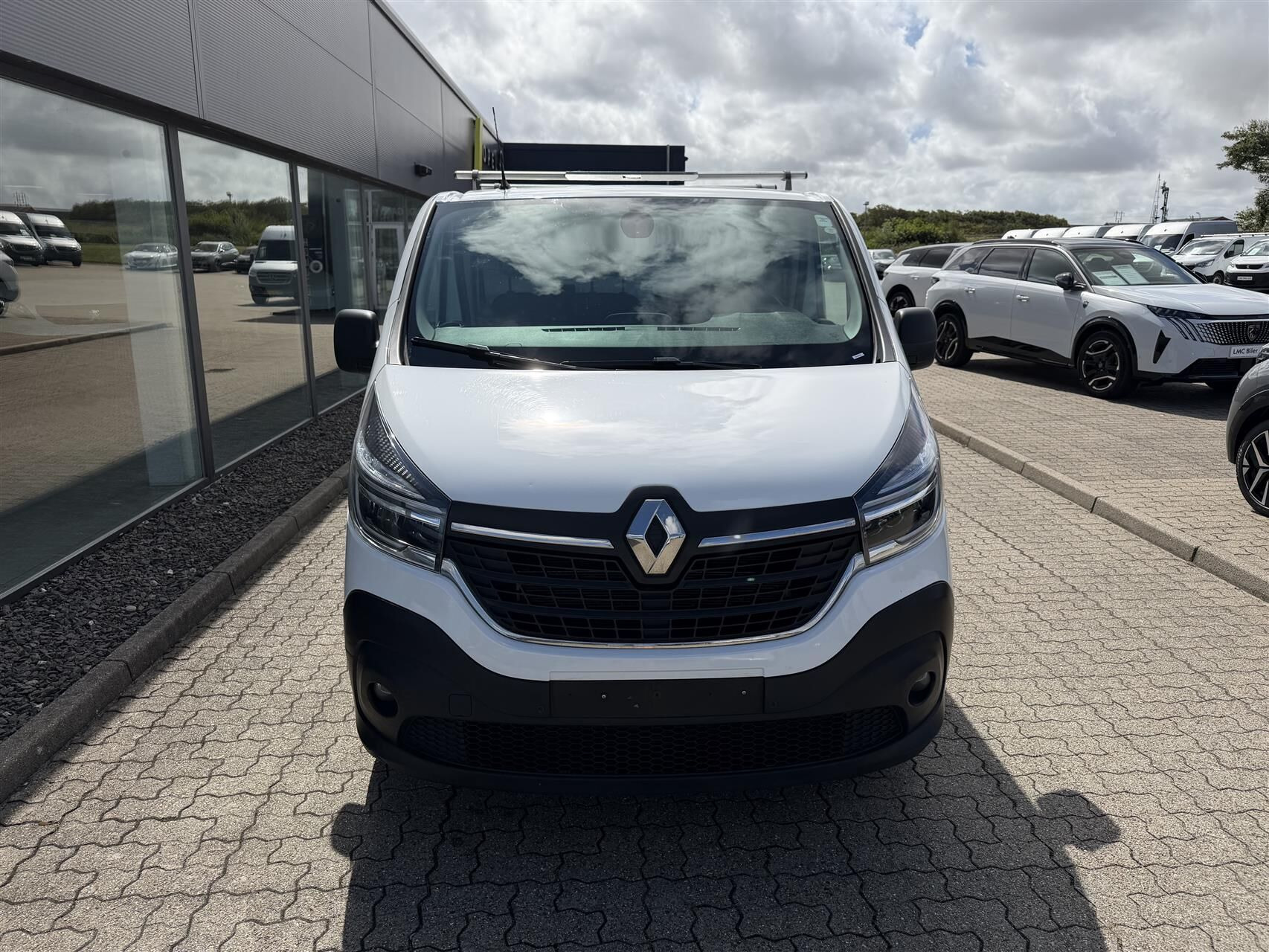 Hvid Renault Trafic fra 2021