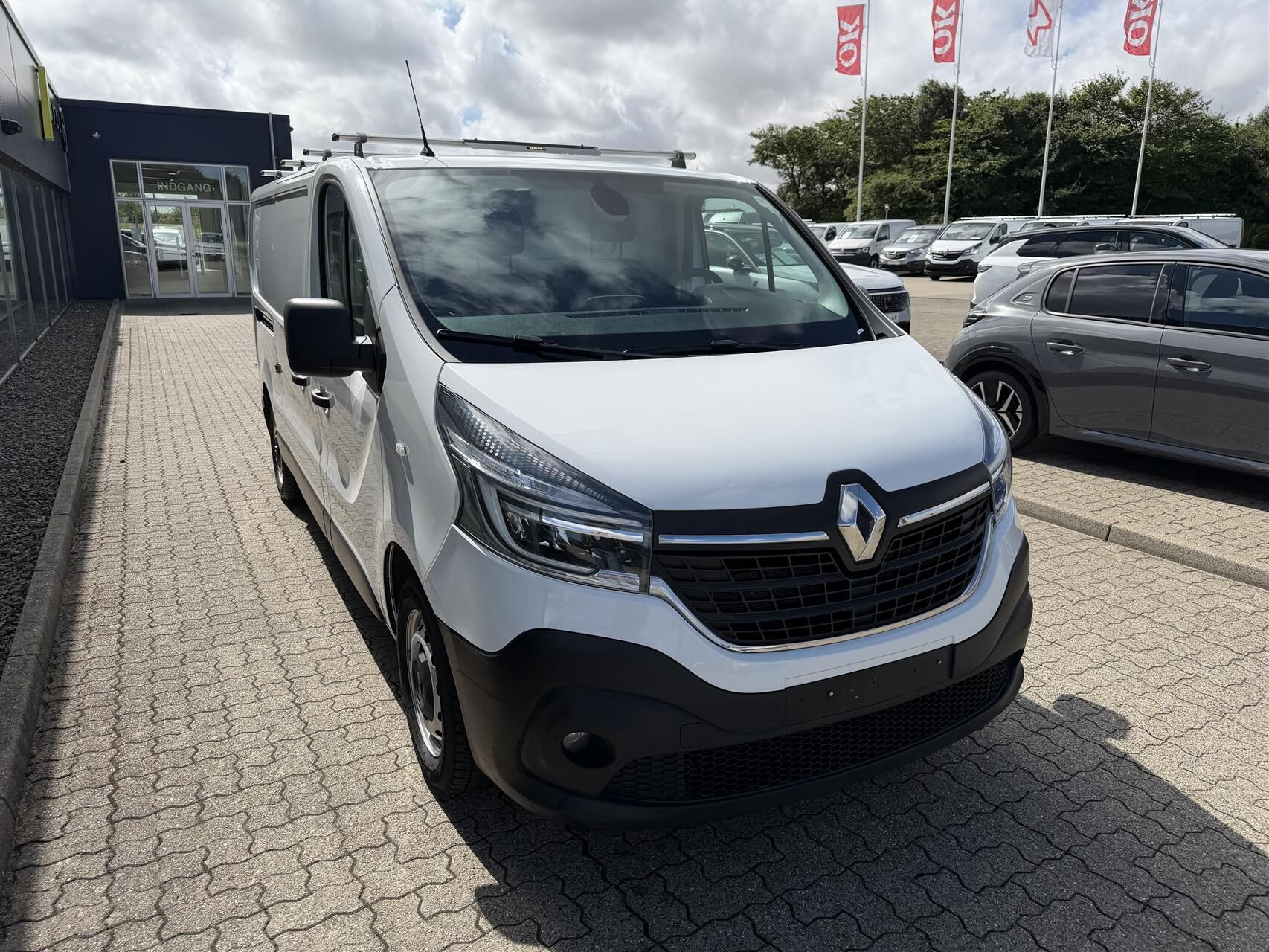 Hvid Renault Trafic fra 2021