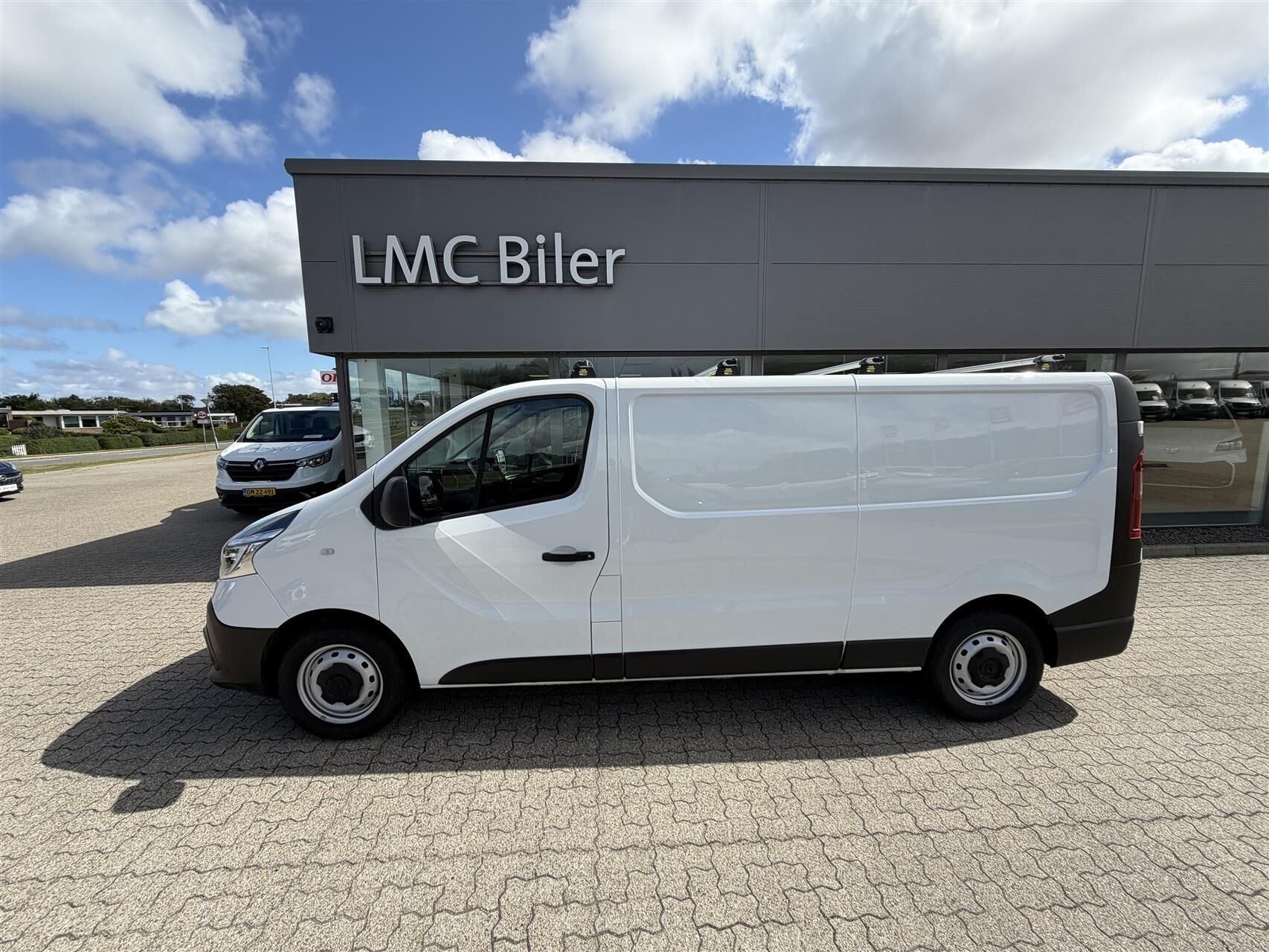 Hvid Renault Trafic fra 2021
