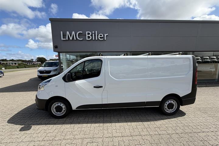 Hvid Renault Trafic fra 2021