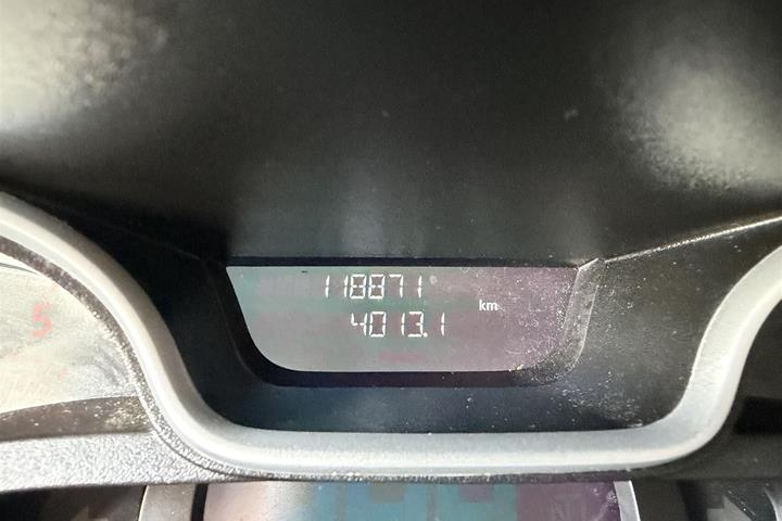 Hvid Renault Trafic fra 2021