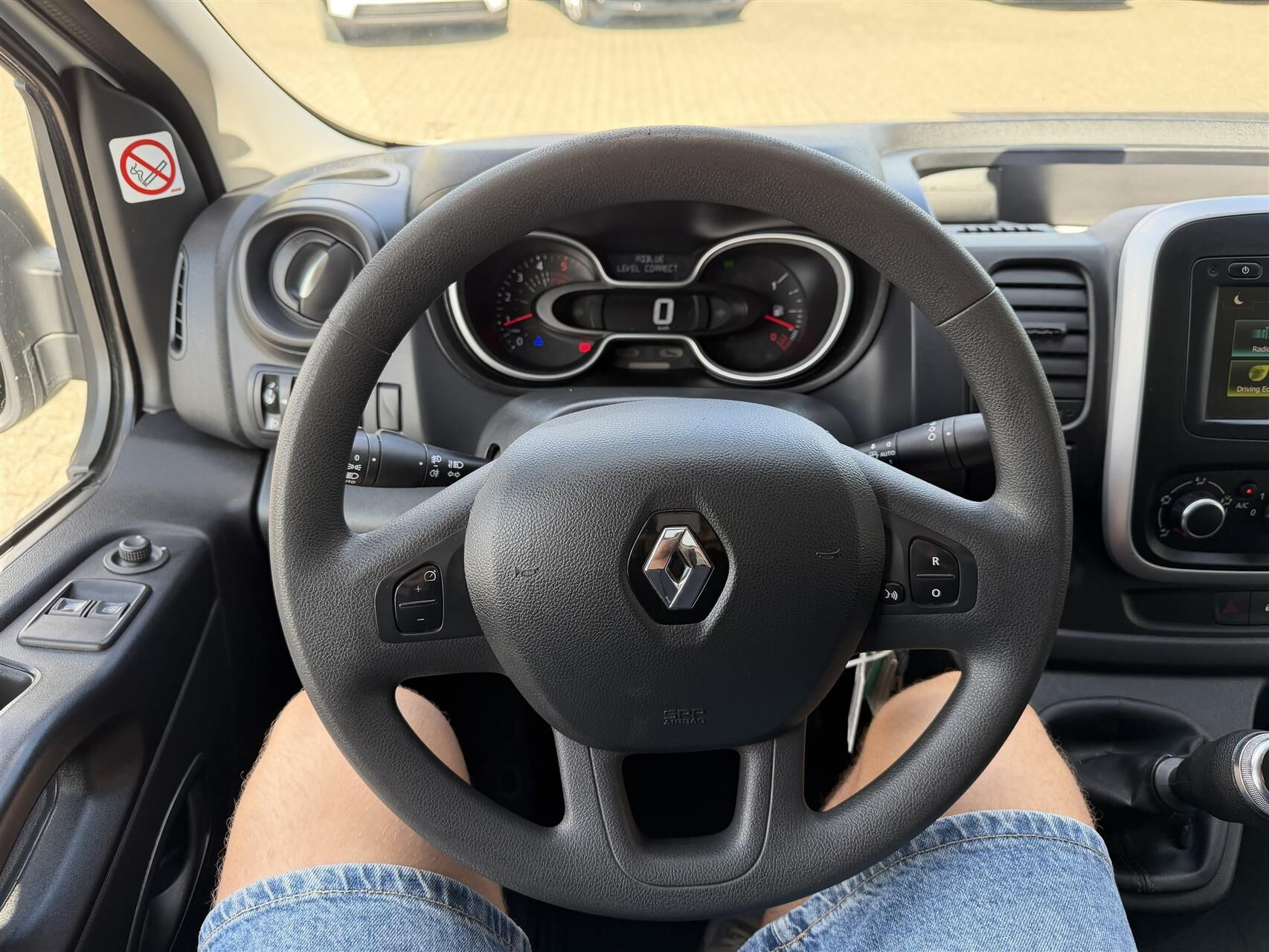 Hvid Renault Trafic fra 2021