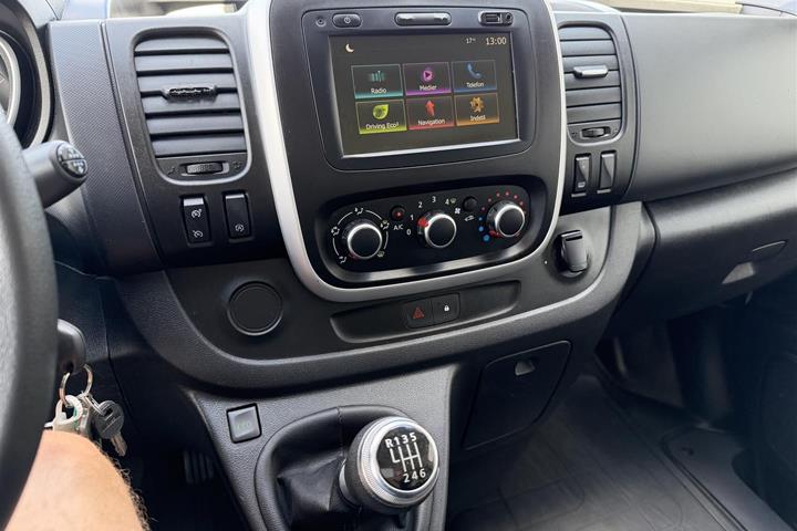 Hvid Renault Trafic fra 2021