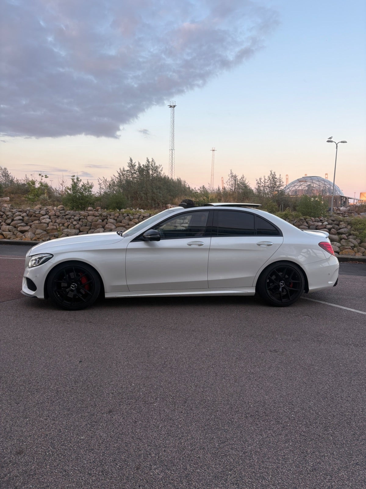 Rød Mercedes C400 fra 2015