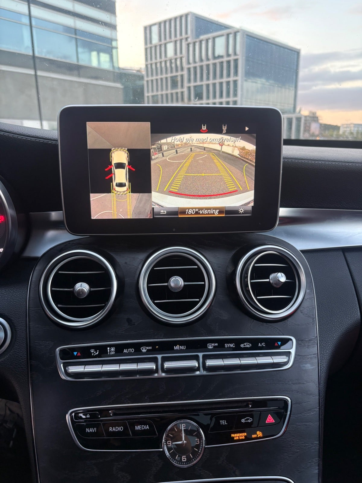 Rød Mercedes C400 fra 2015