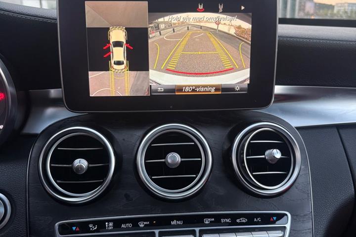 Rød Mercedes C400 fra 2015