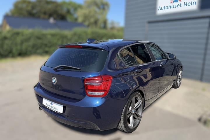 Blå BMW 116i fra 2012
