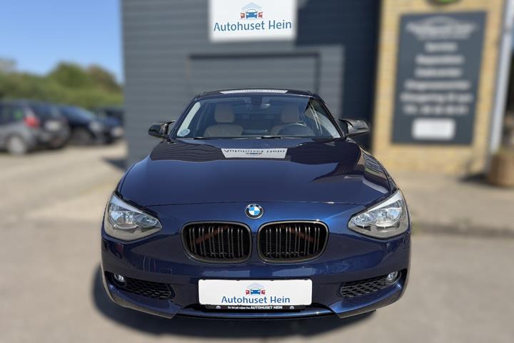 Blå BMW 116i fra 2012