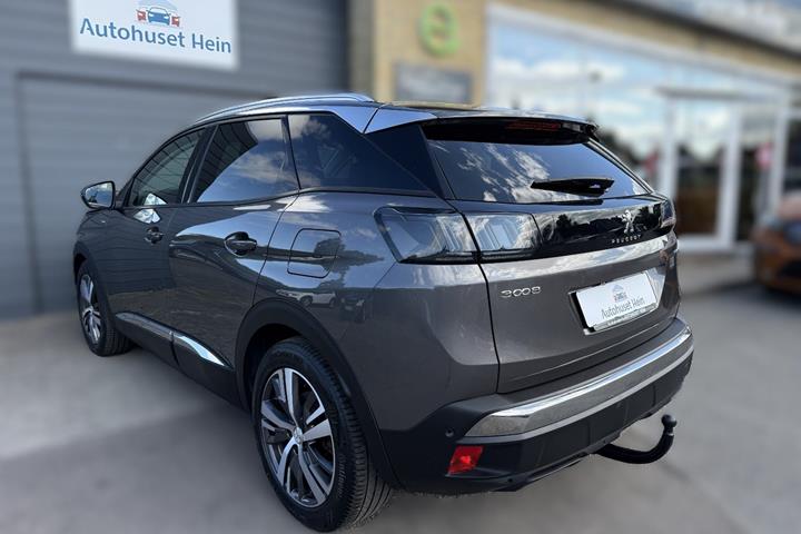 Grå Peugeot 3008 fra 2021