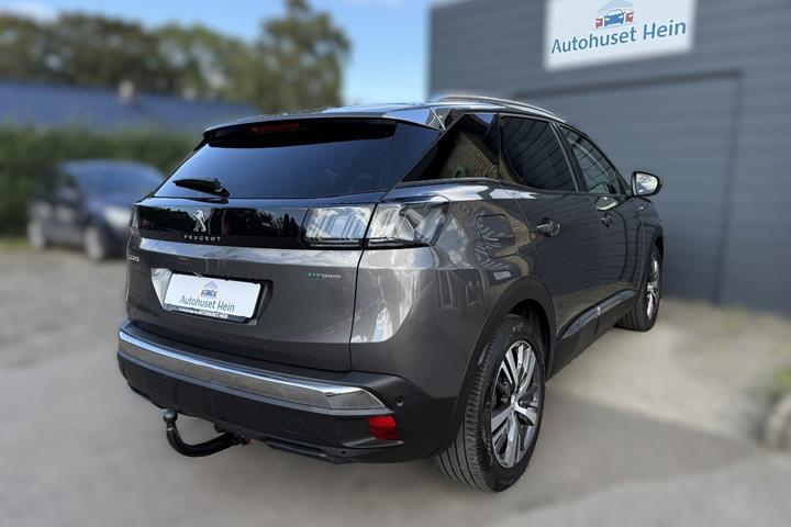 Grå Peugeot 3008 fra 2021