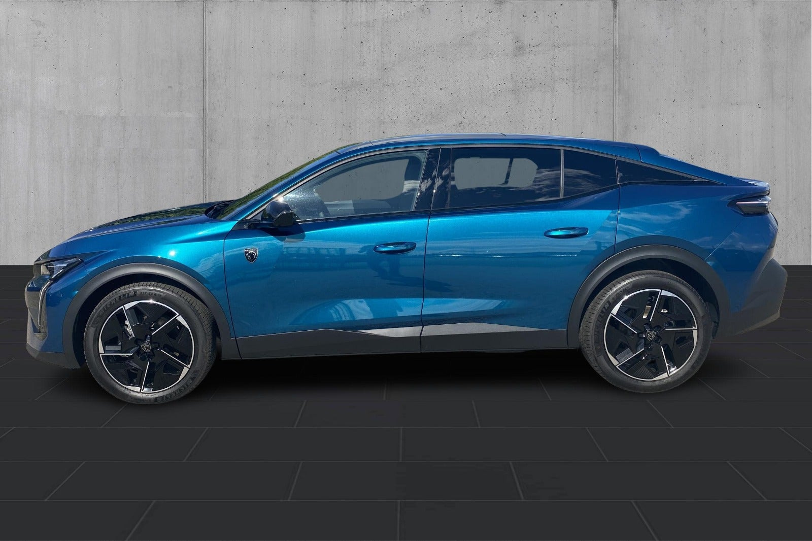 Blå Peugeot e-408 fra 2026