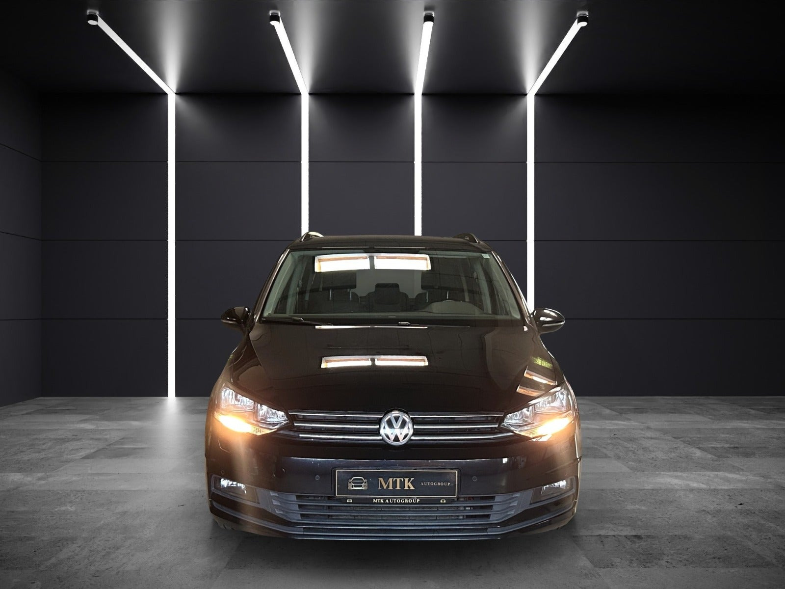 Sort VW Touran fra 2018