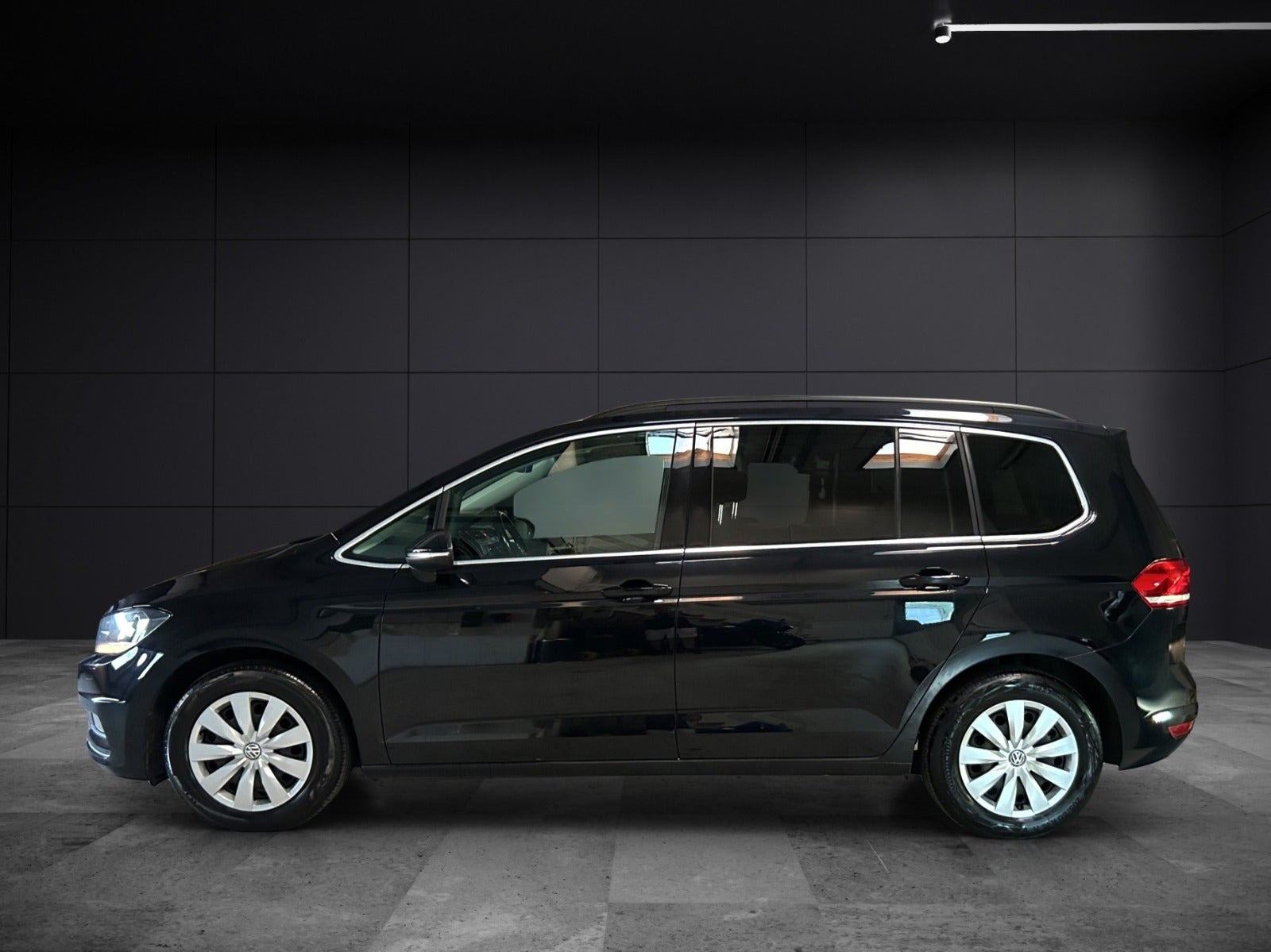 Sort VW Touran fra 2018