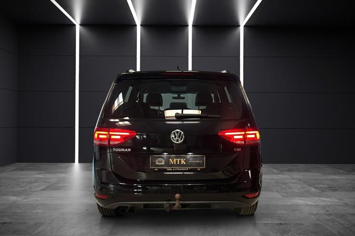 Sort VW Touran fra 2018