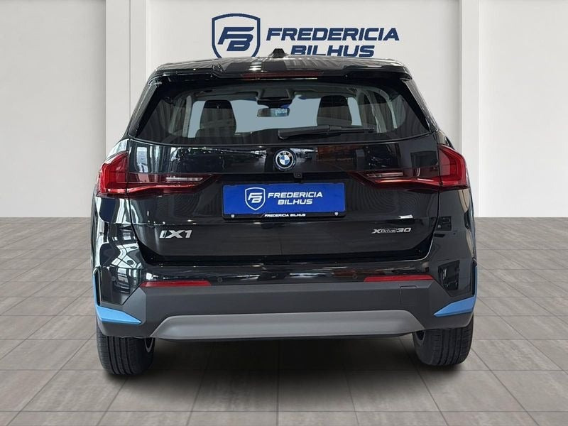 Sort BMW iX1 fra 2023