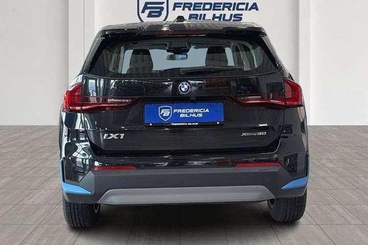 Sort BMW iX1 fra 2023